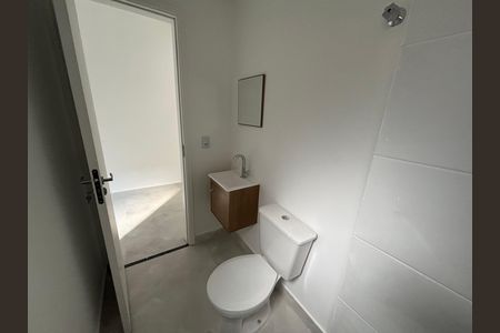 Banheiro social de apartamento para alugar com 2 quartos, 37m² em Cidade Antônio Estêvão de Carvalho, São Paulo