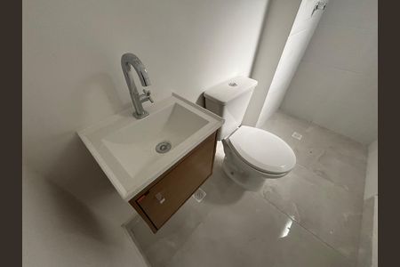 Banheiro social de apartamento para alugar com 2 quartos, 37m² em Cidade Antônio Estêvão de Carvalho, São Paulo