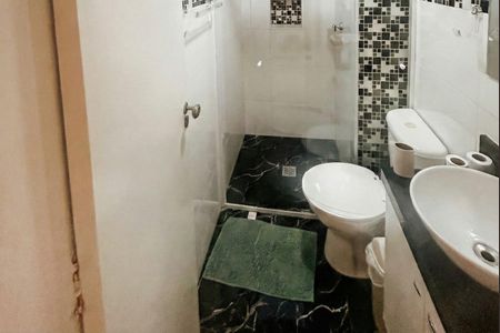 Banheiro de apartamento para alugar com 2 quartos, 52m² em Morro Nova Cintra, Santos