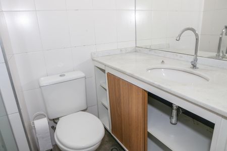 Banheiro de apartamento para alugar com 1 quarto, 55m² em Barra Funda, São Paulo
