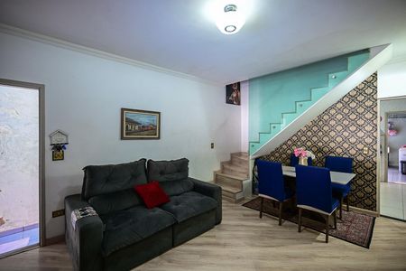 Casa à venda com 79m², 2 quartos e 2 vagasSala