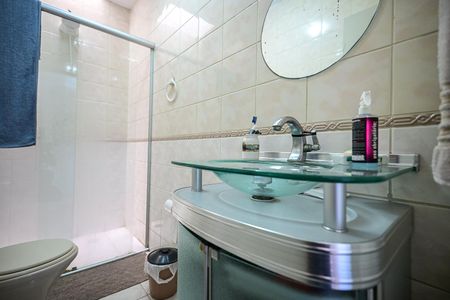 Casa à venda com 79m², 2 quartos e 2 vagasBanheiro Suíte 