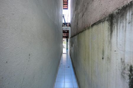 Casa à venda com 79m², 2 quartos e 2 vagasCorredor Externo