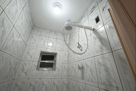 Banheiro de kitnet/studio para alugar com 1 quarto, 28m² em Liberdade, São Paulo