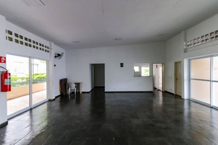 Apartamento para alugar com 45m², 2 quartos e 1 vaga Apartamento para alugar com 45m², 2 quartos e 1 vagaÁrea comum - Salão de festas
