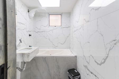 Apartamento para alugar com 45m², 2 quartos e 1 vaga Apartamento para alugar com 45m², 2 quartos e 1 vagaBanheiro