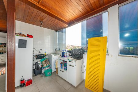 Casa à venda com 360m², 5 quartos e 2 vagasÁrea de Serviço