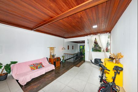 Casa à venda com 360m², 5 quartos e 2 vagasSala 1