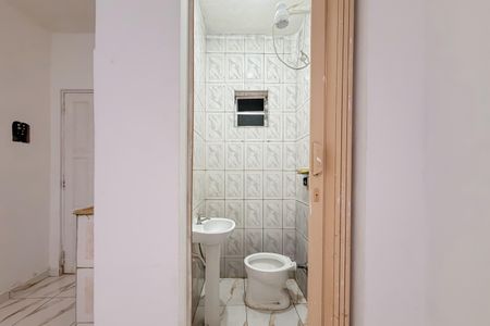 Banheiro de kitnet/studio para alugar com 1 quarto, 28m² em Liberdade, São Paulo