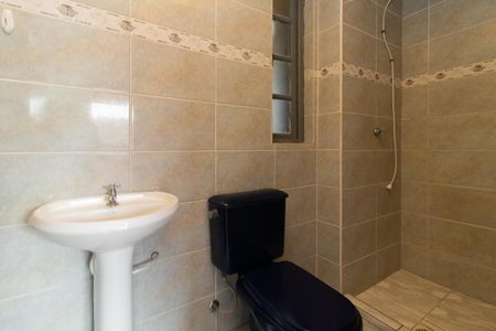 Banheiro de apartamento para alugar com 1 quarto, 57m² em Partenon, Porto Alegre