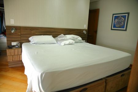 Apartamento à venda com 270m², 3 quartos e 4 vagasSuíte 1 