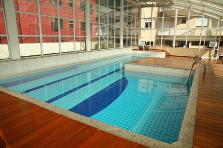 Apartamento à venda com 270m², 3 quartos e 4 vagasÁrea comum - Piscina