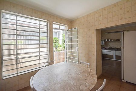 Casa à venda com 260m², 3 quartos e 2 vagas Casa à venda com 260m², 3 quartos e 2 vagasCopa