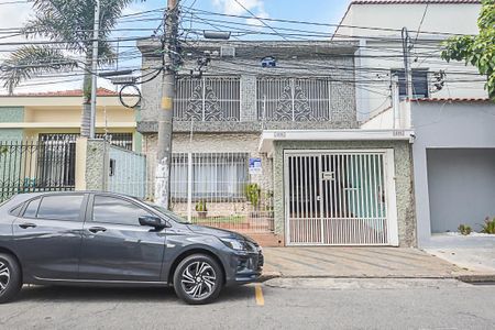 Casa à venda com 260m², 3 quartos e 2 vagas Casa à venda com 260m², 3 quartos e 2 vagasFachada