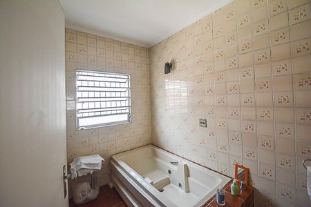 Casa à venda com 260m², 3 quartos e 2 vagas Casa à venda com 260m², 3 quartos e 2 vagasBanheiro