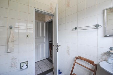 Casa à venda com 260m², 3 quartos e 2 vagas Casa à venda com 260m², 3 quartos e 2 vagasBanheiro de serviço