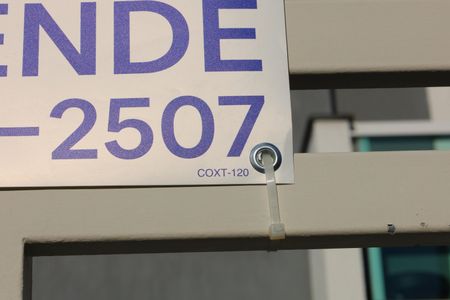 Casa para alugar com 90m², 3 quartos e 2 vagasPlaca instalada no portão do imóvel - Código da placa: COXT-120