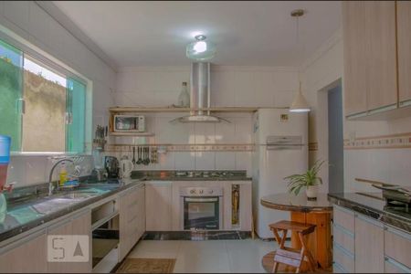 Casa para alugar com 317m², 3 quartos e 6 vagas Casa para alugar com 317m², 3 quartos e 6 vagasCozinha