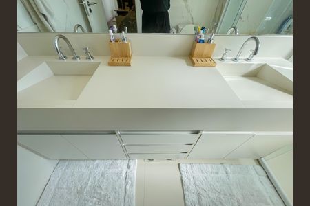 Apartamento à venda com 167m², 3 quartos e 3 vagasBanheiro da Suíte 1