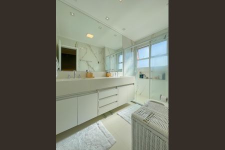 Apartamento à venda com 167m², 3 quartos e 3 vagasBanheiro da Suíte 1