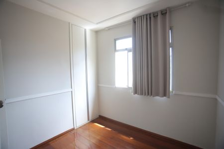 Apartamento à venda com 210m², 4 quartos e 2 vagasQuarto 2