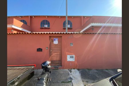 Casa à venda com 160m², 3 quartos e 2 vagas Casa à venda com 160m², 3 quartos e 2 vagasFachada