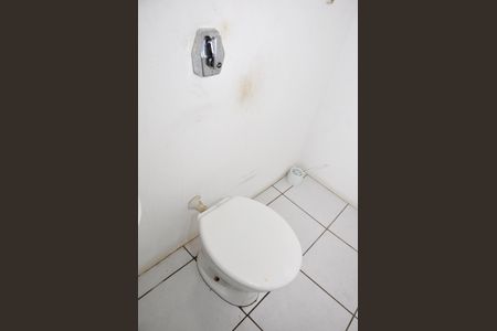 Casa à venda com 400m², 3 quartos e 2 vagas Casa à venda com 400m², 3 quartos e 2 vagasDetalhe - Edícola - Banheiro Social