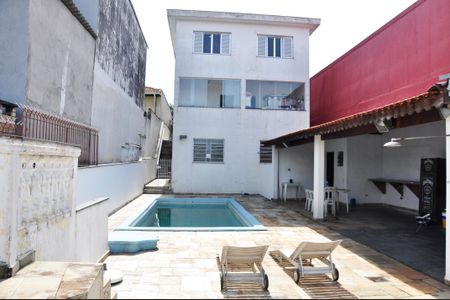 Casa à venda com 400m², 3 quartos e 2 vagas Casa à venda com 400m², 3 quartos e 2 vagasPiscina