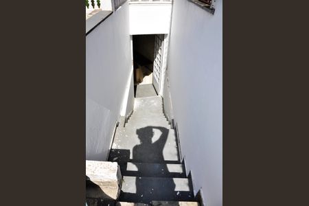 Casa à venda com 400m², 3 quartos e 2 vagas Casa à venda com 400m², 3 quartos e 2 vagasEscada Depósito