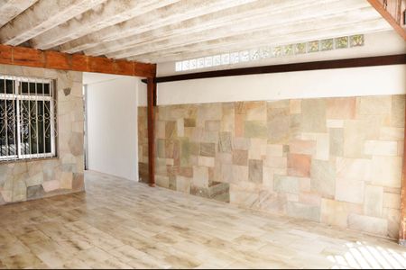 Casa à venda com 400m², 3 quartos e 2 vagas Casa à venda com 400m², 3 quartos e 2 vagasGaragem