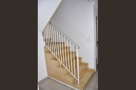 Casa à venda com 400m², 3 quartos e 2 vagas Casa à venda com 400m², 3 quartos e 2 vagasDetalhe - Escada Quartos