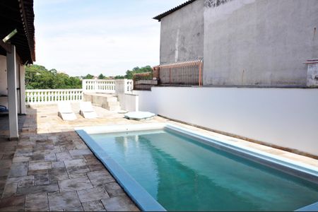 Casa à venda com 400m², 3 quartos e 2 vagas Casa à venda com 400m², 3 quartos e 2 vagasPiscina