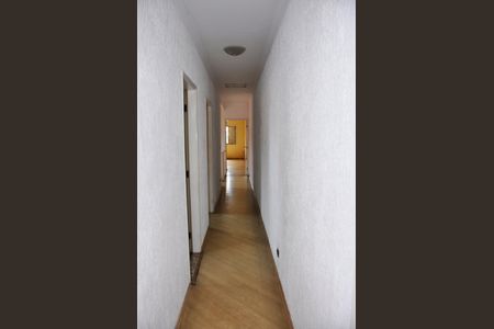 Casa à venda com 400m², 3 quartos e 2 vagas Casa à venda com 400m², 3 quartos e 2 vagasDetalhe - Corredor Quartos