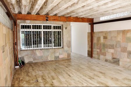 Casa à venda com 400m², 3 quartos e 2 vagas Casa à venda com 400m², 3 quartos e 2 vagasGaragem