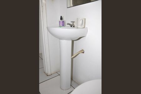 Casa à venda com 400m², 3 quartos e 2 vagas Casa à venda com 400m², 3 quartos e 2 vagasDetalhe - Edícola - Banheiro Social