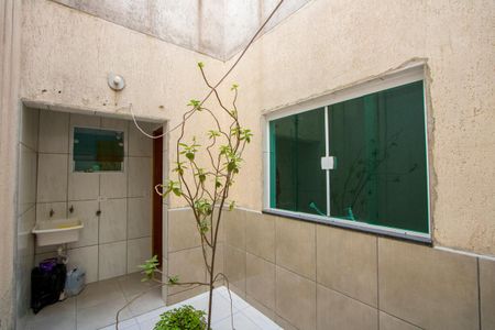 Apartamento para alugar com 45m², 2 quartos e 1 vagaÁrea de serviço/Quintal