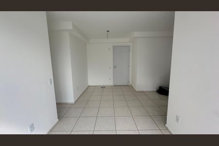 Sala de apartamento para alugar com 2 quartos, 70m² em Barra da Tijuca, Rio de Janeiro