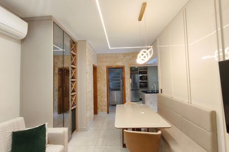 Casa à venda com 230m², 3 quartos e 2 vagasSala