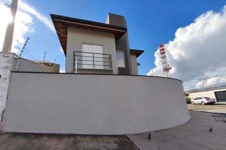 Casa à venda com 230m², 3 quartos e 2 vagasFachada