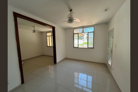 Sala  de casa para alugar com 3 quartos, 130m² em Rocha Miranda, Rio de Janeiro