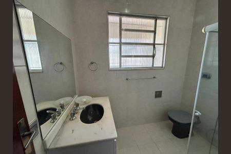 Casa para alugar com 130m², 3 quartos e 10 vagasBanheiro 1