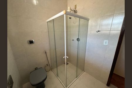 Casa para alugar com 130m², 3 quartos e 10 vagasBanheiro 1