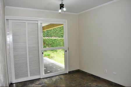 Casa de condomínio à venda com 420m², 4 quartos e 2 vagas Casa de condomínio à venda com 420m², 4 quartos e 2 vagasDetalhe - Sala de TV