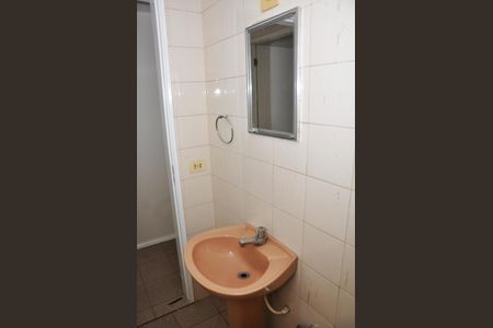 Casa de condomínio à venda com 420m², 4 quartos e 2 vagas Casa de condomínio à venda com 420m², 4 quartos e 2 vagasDetalhe - Edícola 02 - Banheiro Social