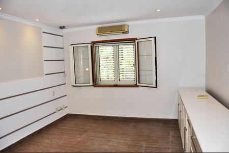 Casa de condomínio à venda com 420m², 4 quartos e 2 vagas Casa de condomínio à venda com 420m², 4 quartos e 2 vagasDetalhe - Quarto 01 com Closet e Suíte