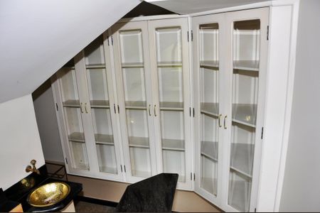 Casa de condomínio à venda com 420m², 4 quartos e 2 vagas Casa de condomínio à venda com 420m², 4 quartos e 2 vagasDetalhe - Bar na Sala