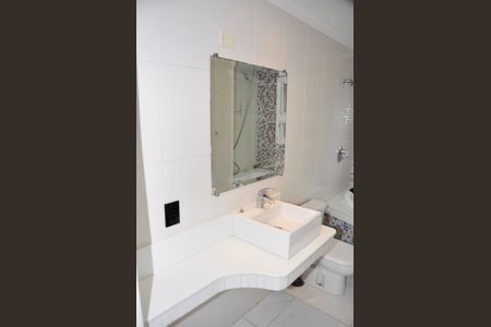 Casa de condomínio à venda com 420m², 4 quartos e 2 vagas Casa de condomínio à venda com 420m², 4 quartos e 2 vagasDetalhe - Suíte