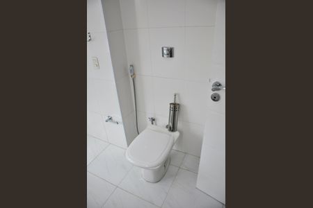 Casa de condomínio à venda com 420m², 4 quartos e 2 vagas Casa de condomínio à venda com 420m², 4 quartos e 2 vagasDetalhe - Suíte