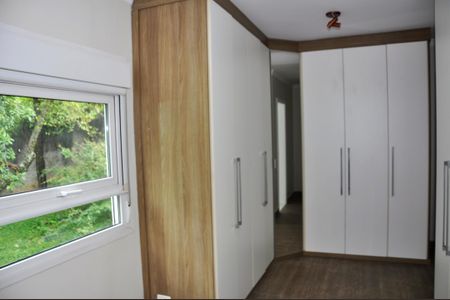 Casa de condomínio à venda com 420m², 4 quartos e 2 vagas Casa de condomínio à venda com 420m², 4 quartos e 2 vagasDetalhe - Closet