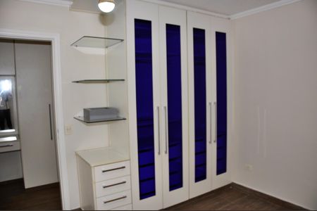 Casa de condomínio à venda com 420m², 4 quartos e 2 vagas Casa de condomínio à venda com 420m², 4 quartos e 2 vagasDetalhe - Quarto 02 com Suíte